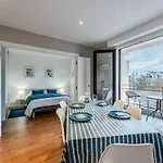 Pereire: T2 Face A La Avec Balcon Et Parking - Fr-1-433-150
