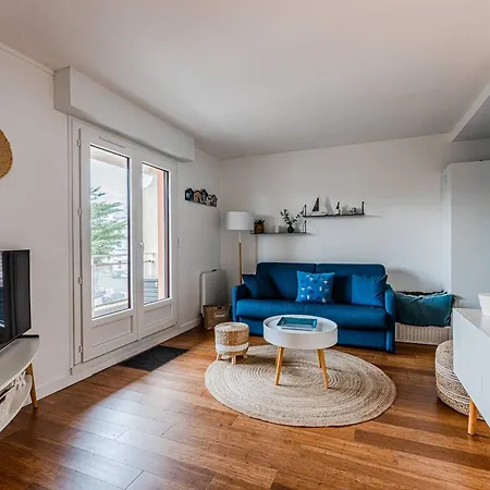 Lejlighed Pereire: T2 Face A La Avec Balcon Et Parking - Fr-1-433-150 *